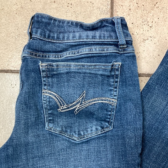 Wrangler boot cut jeans in good used condition, Size 11×34 - Picture 2 of 8
